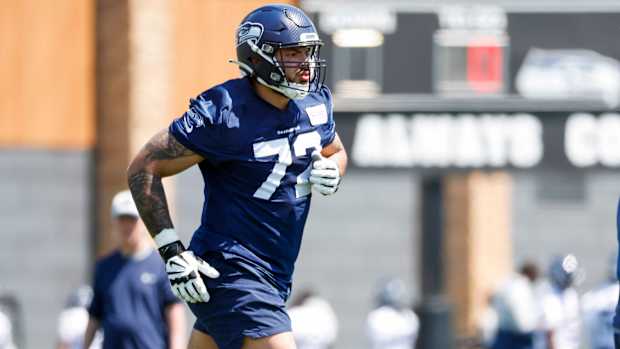 NFL: Seattle Seahawks OTA May 23, 2022; Renton, WA, USA; Seattle Seahawks offensive lineman Abraham Lucas (72) participates in an OTA workout at the Virginia Mason Athletic Center.